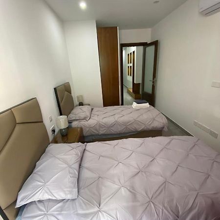 Gzira Two-Bedroom Apartment Bagian luar foto