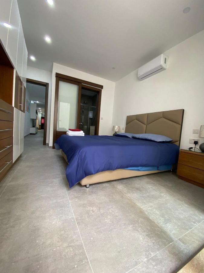 Gzira Two-Bedroom Apartment Bagian luar foto